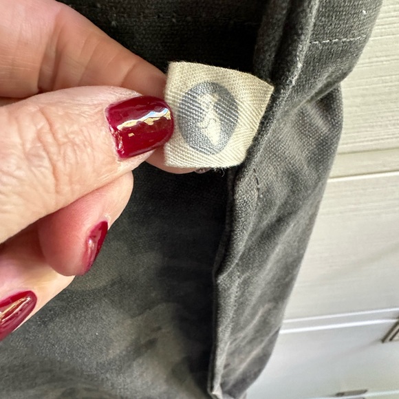 Designer Quilted Koala canvas tote with detachable crossbody strap! 💀Skull/Camo - Picture 4 of 8